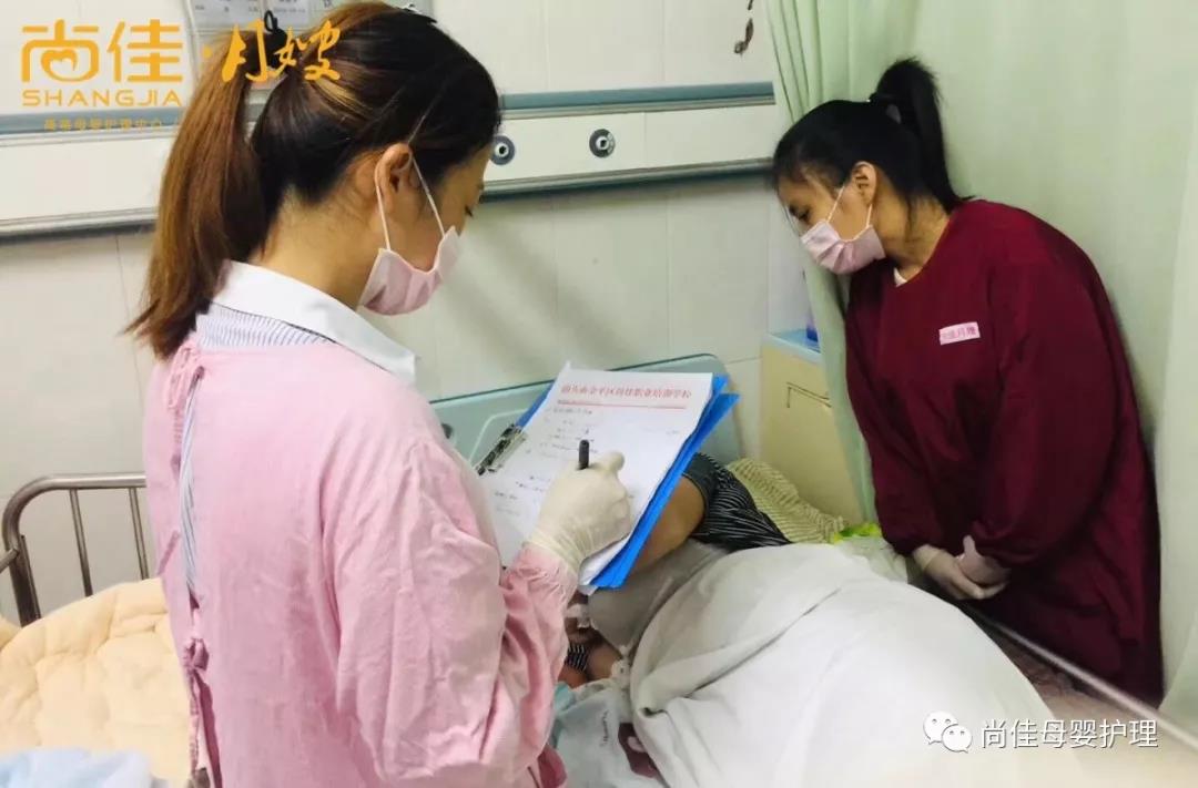 尚佳專(zhuān)業(yè)月嫂丨母乳丨你還認為初乳很臟，要擠掉的嗎？